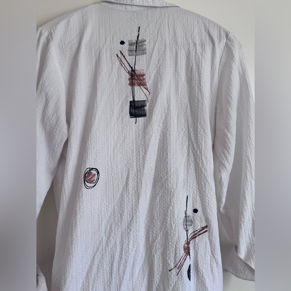 White Button-Up Shirt with Abstract Design - Picture 4 of 4